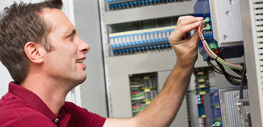 Offshore and Petroleum Facility Electrician in Colbert